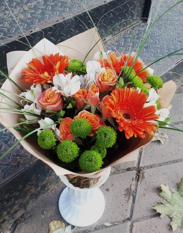 Букет цветов из: Герберы, Хризантемы, Альстромерии и Розы в Урожайном