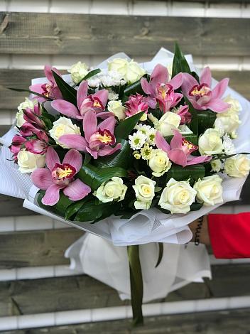 Букет цветов из: Розы и Хризантемы в Урожайном