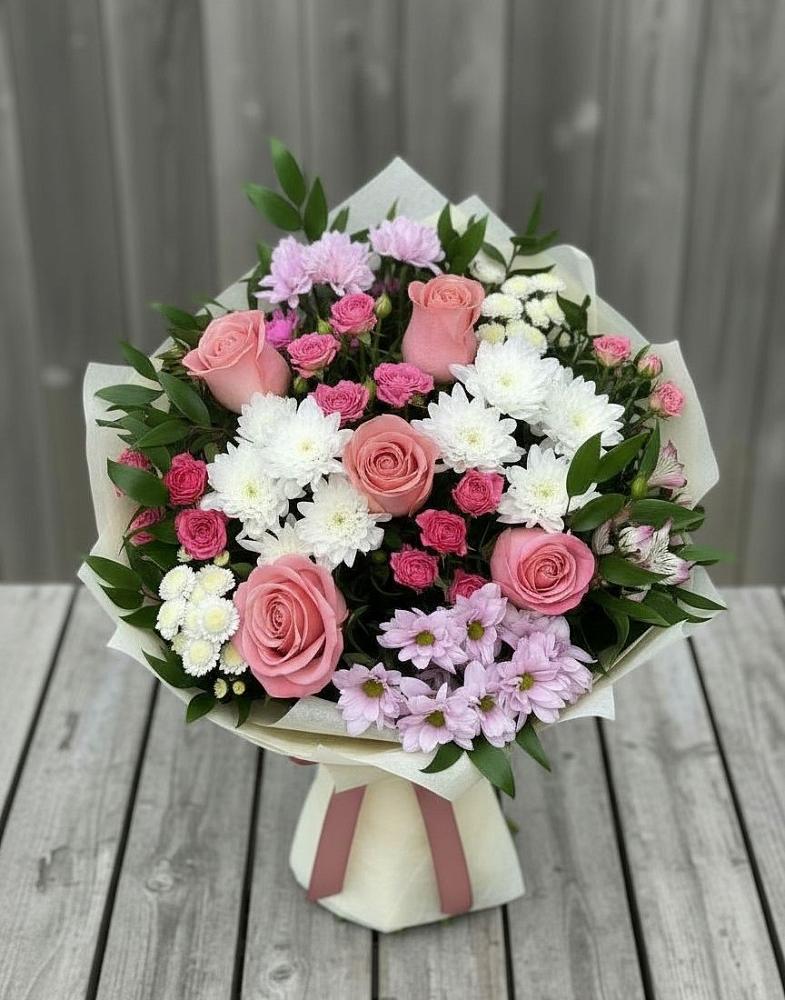 Букет цветов из: Альстромерии, Гвоздики, Розы и Хризантемы в Урожайном