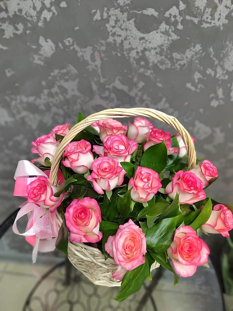 Цветочная композиция из Розы в корзине в Урожайном