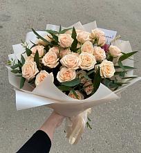 Букет Кремовые розы Латте в Урожайном