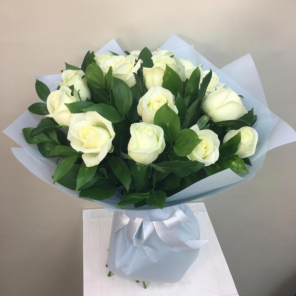 Букет 15 Белых роз Проуд в Урожайном
