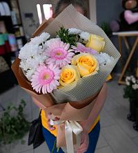 Букет цветов из:  Герберы, Розы и Хризантемы в Урожайном