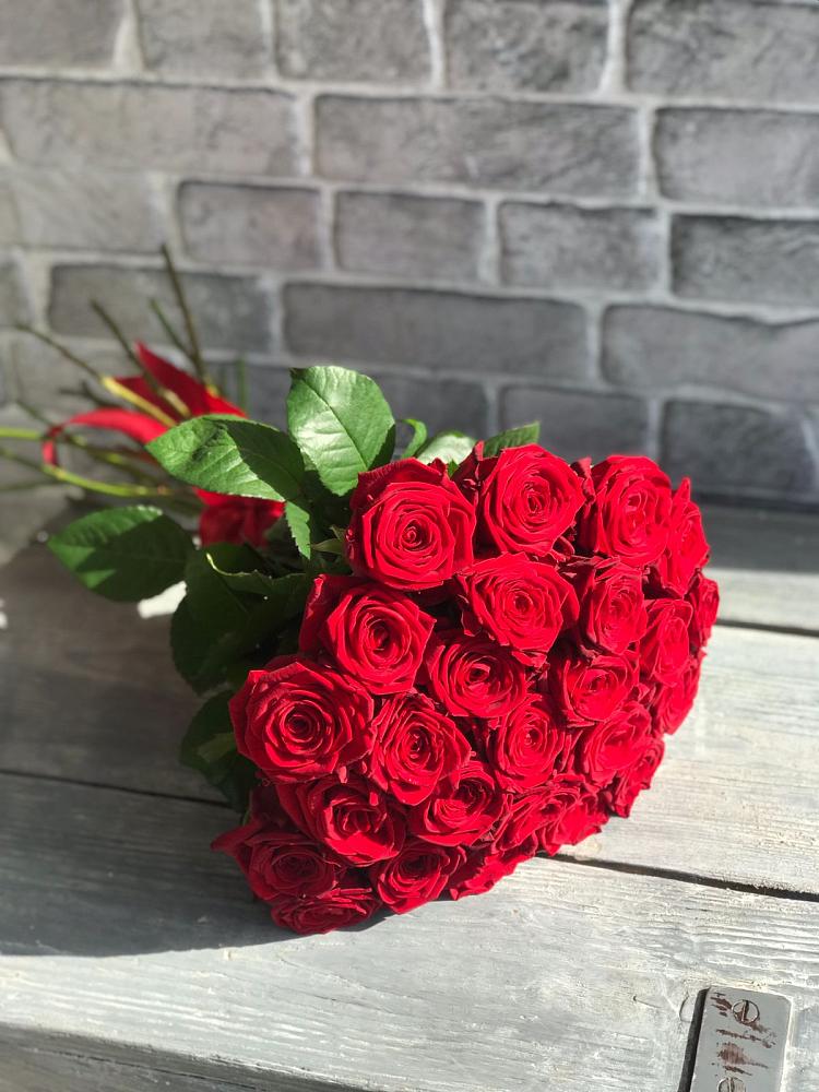 Букет Красные розы Фридом в Урожайном