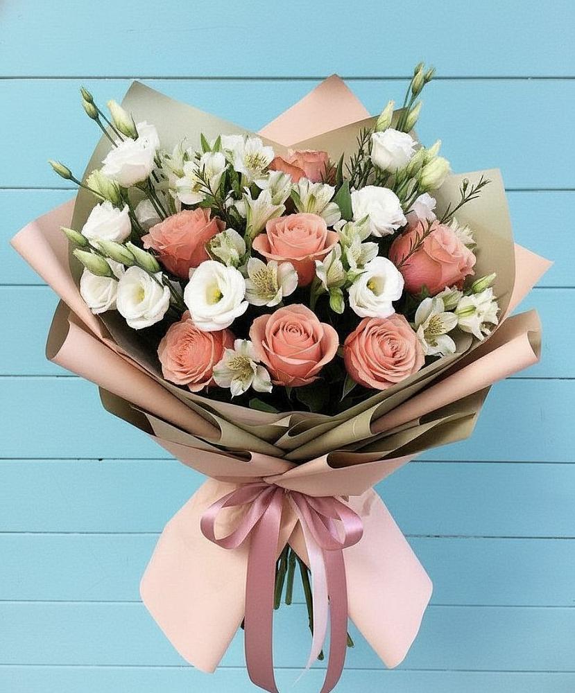 Букет цветов из: Розы, Альстромерии и Лизиантусы в Урожайном