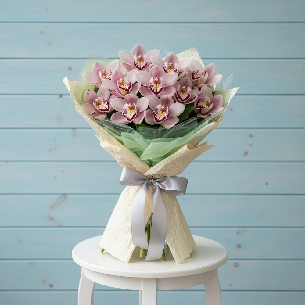 Букет цветов из: Орхидеи и Розы в Урожайном