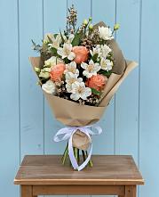 Букет цветов из:  Альстромерии, Лизиантусы, Розы и Хризантемы #REPLACE_PRED# Урожайном