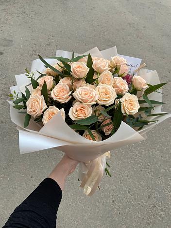 Букет Кремовые розы Латте в Урожайном
