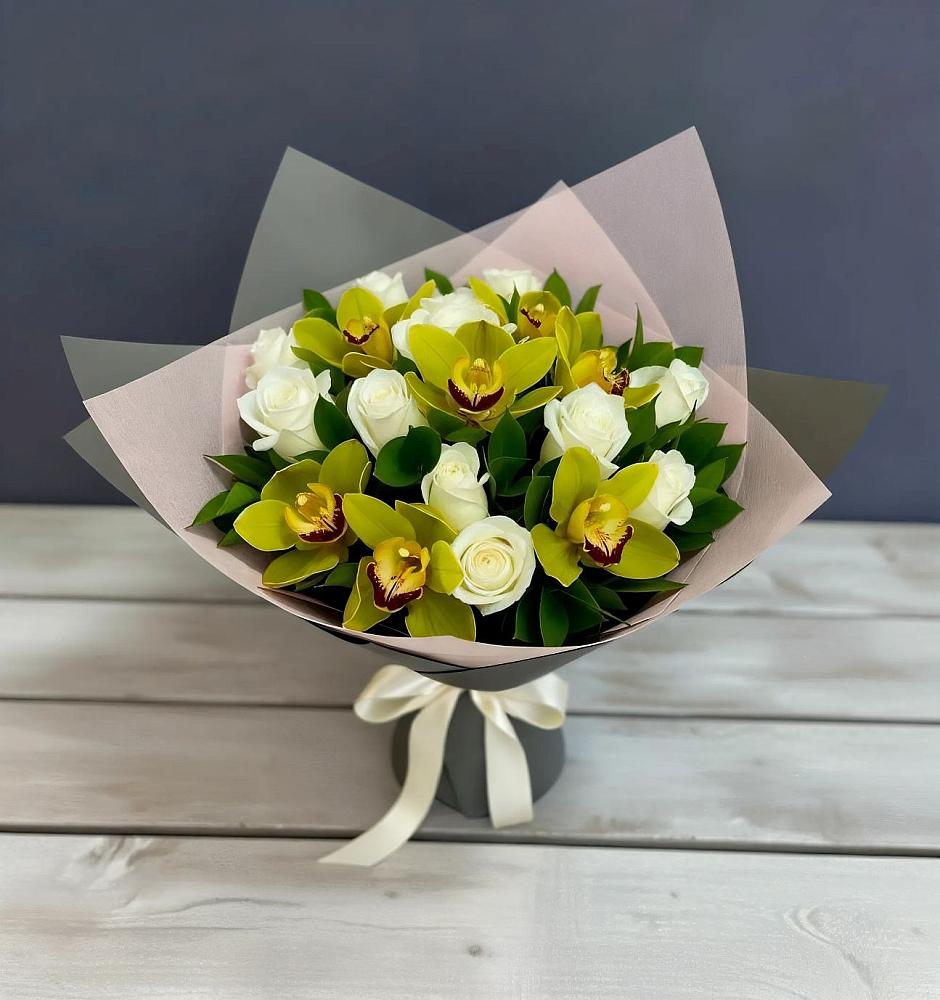 Букет цветов из: Орхидеи и Розы в Урожайном