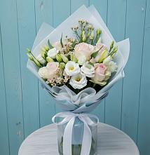 Букет цветов из:  Розы и Лизиантусы в Урожайном