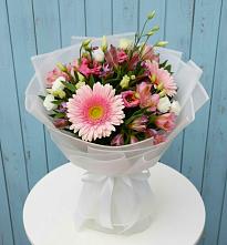 Букет цветов из:  Герберы, Альстромерии и Лизиантусы в Урожайном