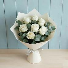 Букет Белые розы в Эвкалипте в Урожайном