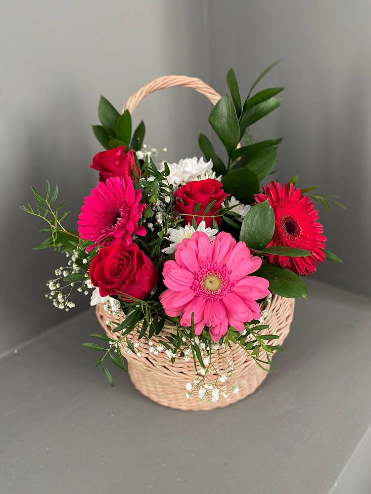 Цветочная композиция из Розы, Хризантемы и Герберы в корзине в Урожайном