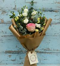 Букет цветов из:  Розы и Лизиантусы в Урожайном