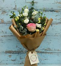 Букет цветов из:  Розы и Лизиантусы в Урожайном