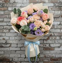 Букет цветов из:  Розы, Лизиантусы и Гвоздики в Урожайном
