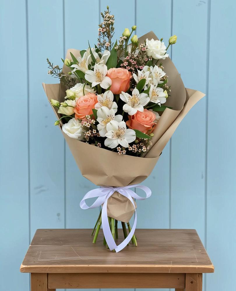 Букет цветов из: Альстромерии, Лизиантусы, Розы и Хризантемы в Урожайном