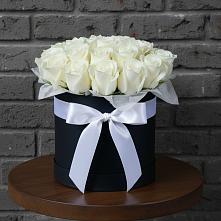 Цветочная композиция из Розы в шляпной коробке в Урожайном